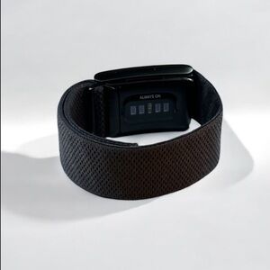WHOOP Band and Device Series 4 / Black and Onyx / No Subscription